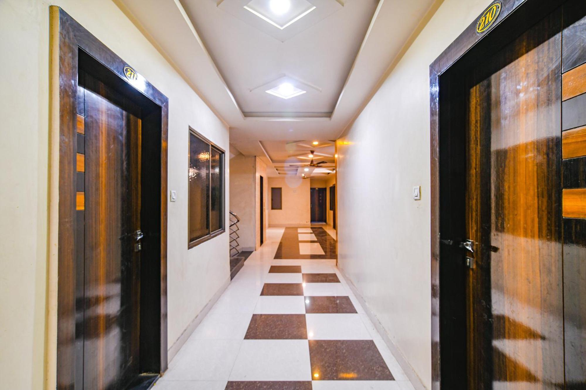 Fabhotel Shivam Palace- Near Mahakal Mandir อุจเจน ภายนอก รูปภาพ